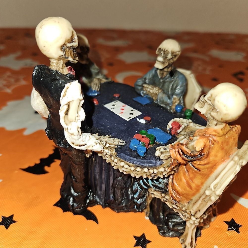 Skeleton Poker Table Figurine Table Decor - Picture 4 of 12